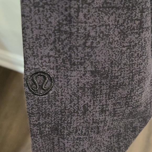 Lululemon straight leg blk & grey pattern joggers - Picture 6 of 7